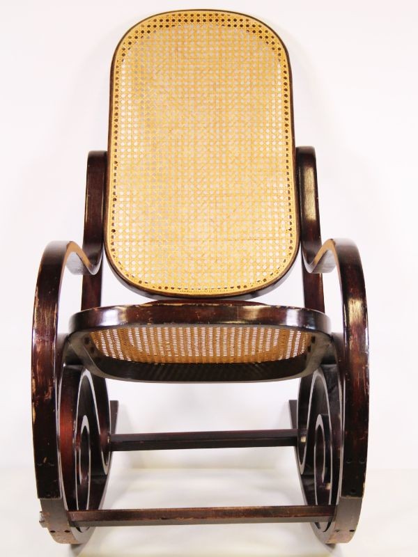 Mooie vintage schommelstoel met webbing, stijl Thonet